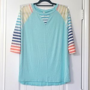 Vanilla Bay Raglean Top. Size L